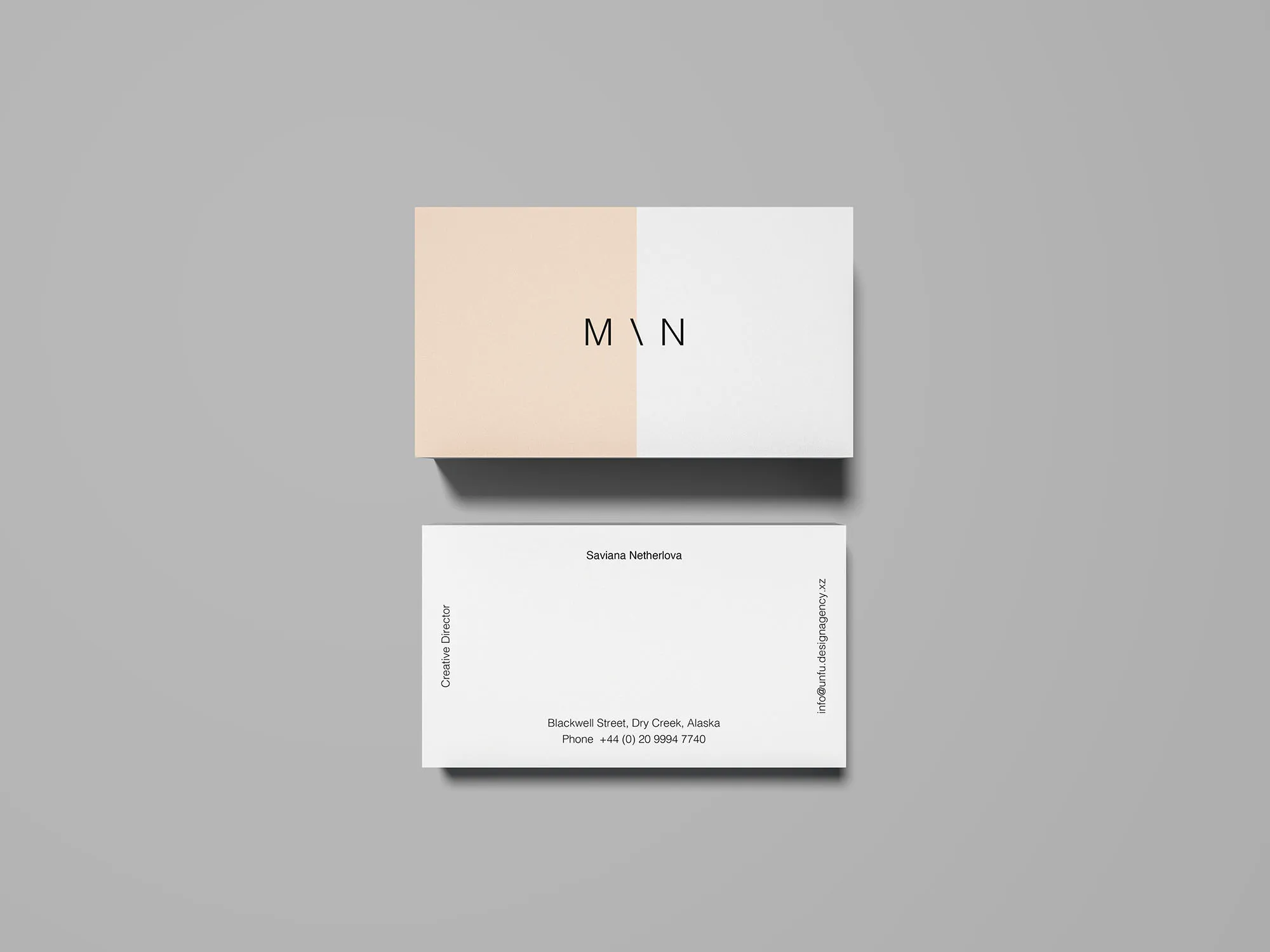 企业名片双面设计预览样机 Overhead Business Card Mockup