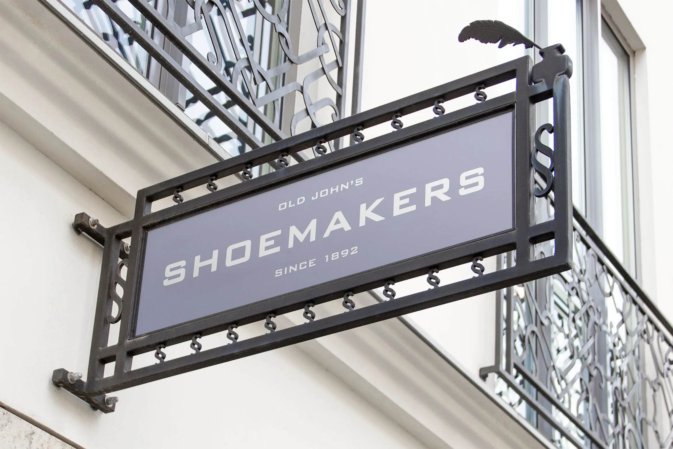 户外悬挂式店招/Logo标志牌样机#2 Outdoor Hanging Logo Sign Mockup #2