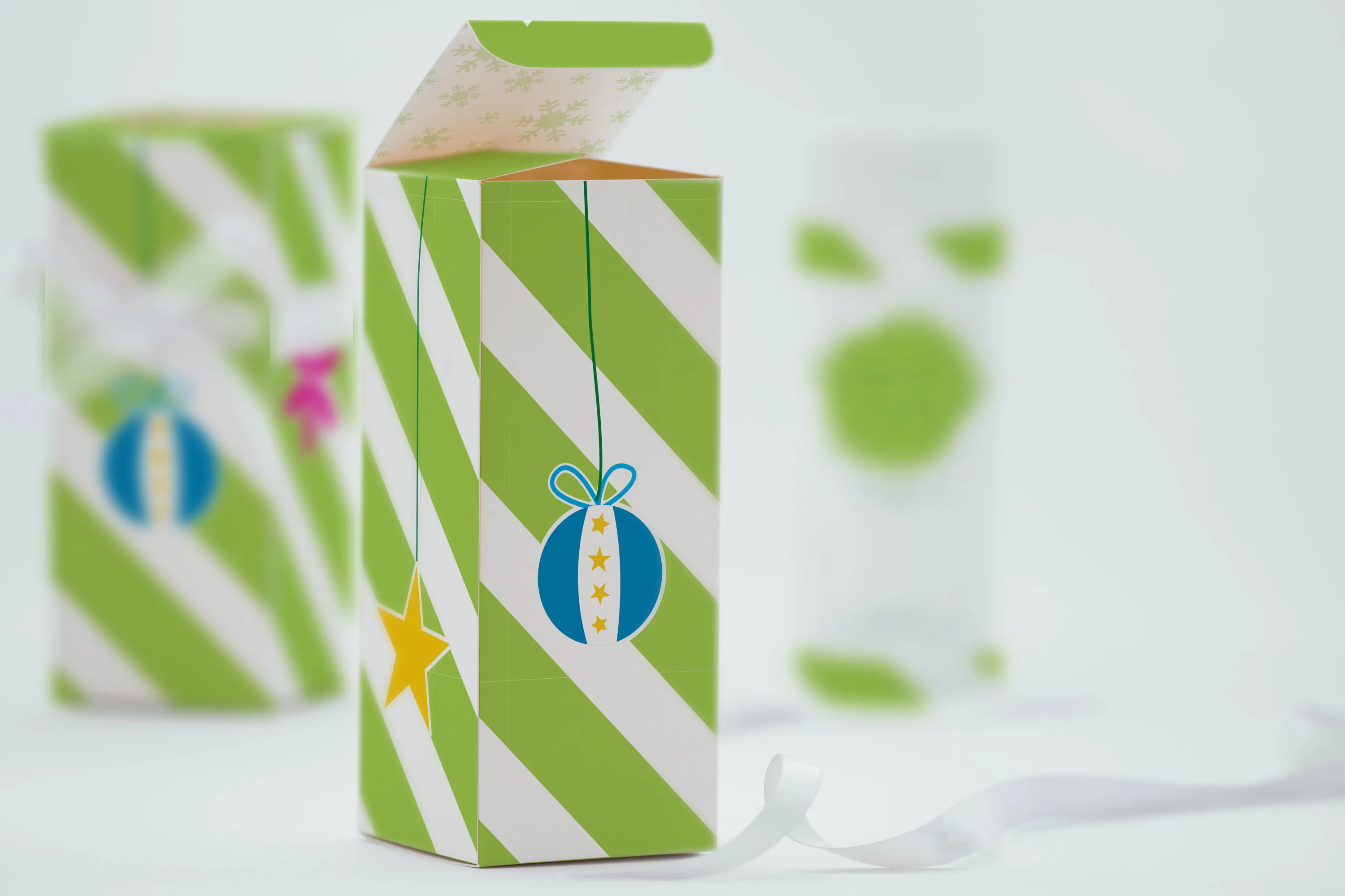 长方体产品包装盒外观设计样机模板03 Tall Gift Box Mockup 03