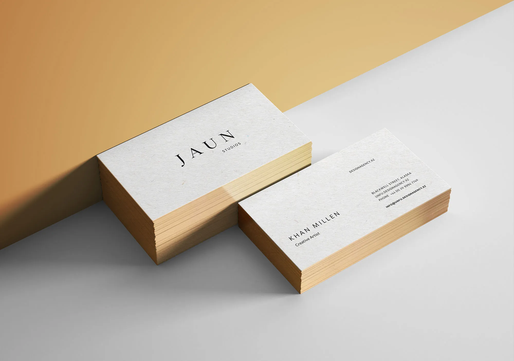 镶金边效果高端名片设计PSD样机模板 Gold Edges Business Card Mockup