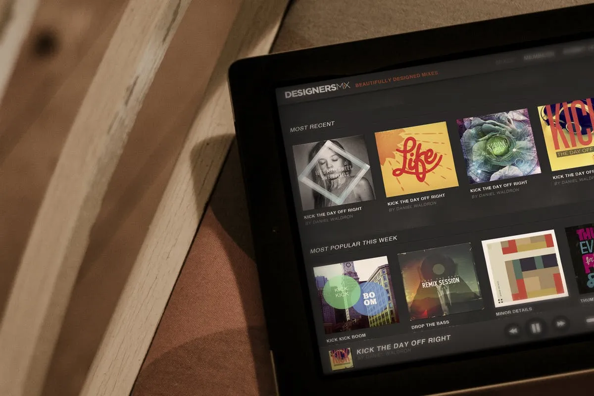 iPad平板电脑演示APP设计样机模板 Black iPad | Tablet App Scenes UI Mock-Up