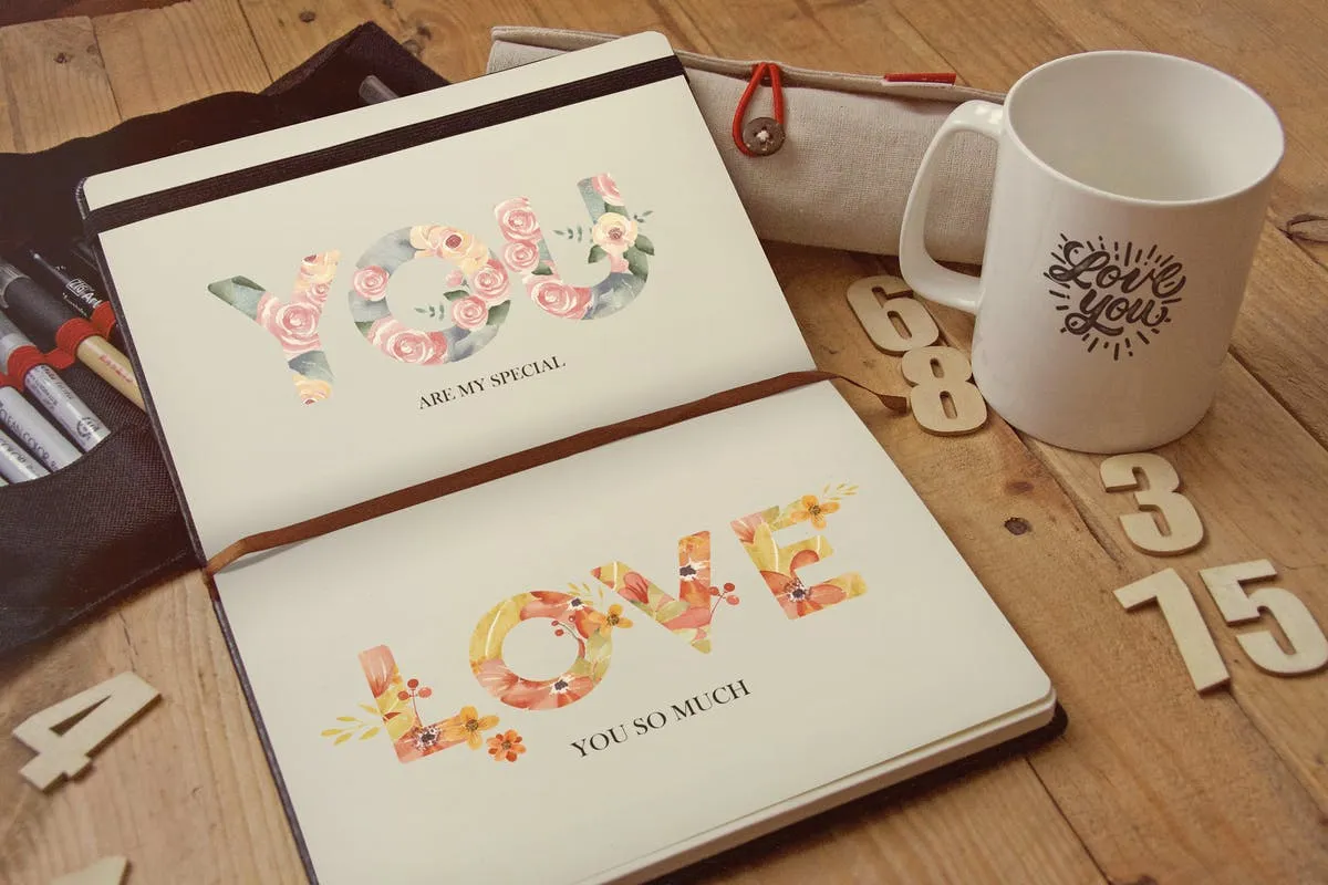 袖珍笔记本素描手绘作品预览样机像素设计精选模板v1 Pocket Notebook Sketch