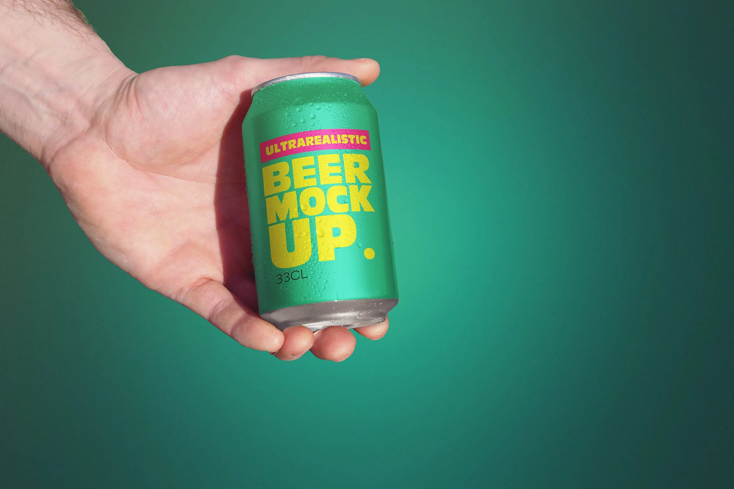 手持啤酒易拉罐外观设计效果图像素设计精选 Clean Hand Beer Can Mockup