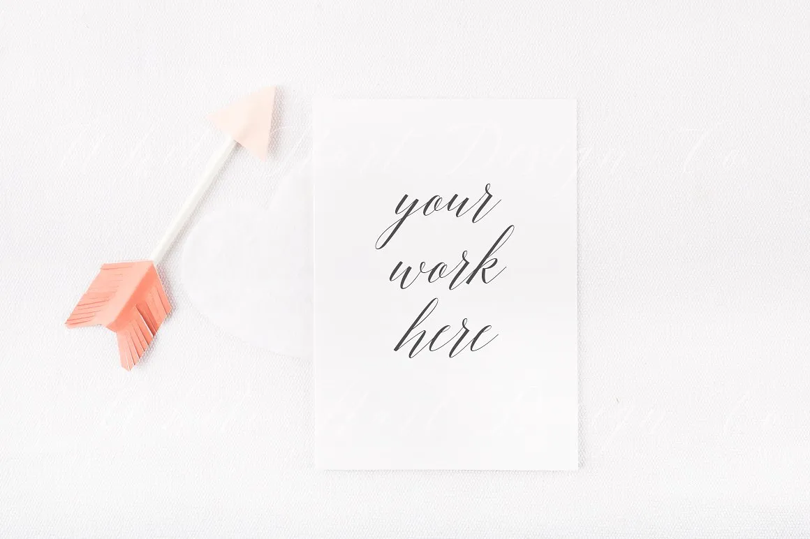 爱心之箭卡片贺卡样机 Styled stock photo#8211; hearts card