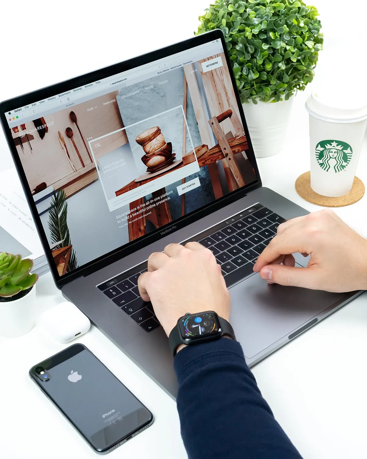 MacBook Pro实景拍摄屏幕预览样机v6 Macbook Mockup Vol 06 – New Touch Bar插图(1)