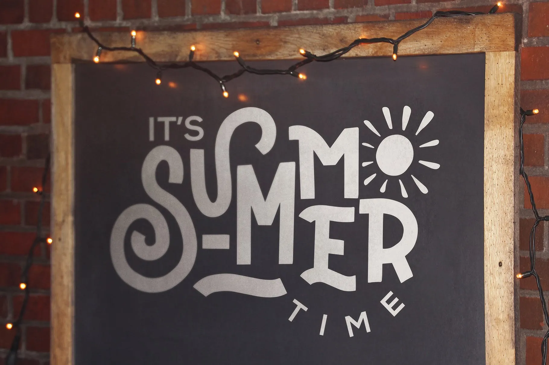 店铺黑板告示牌效果图样机模板 Black Slate Mockup插图(3)