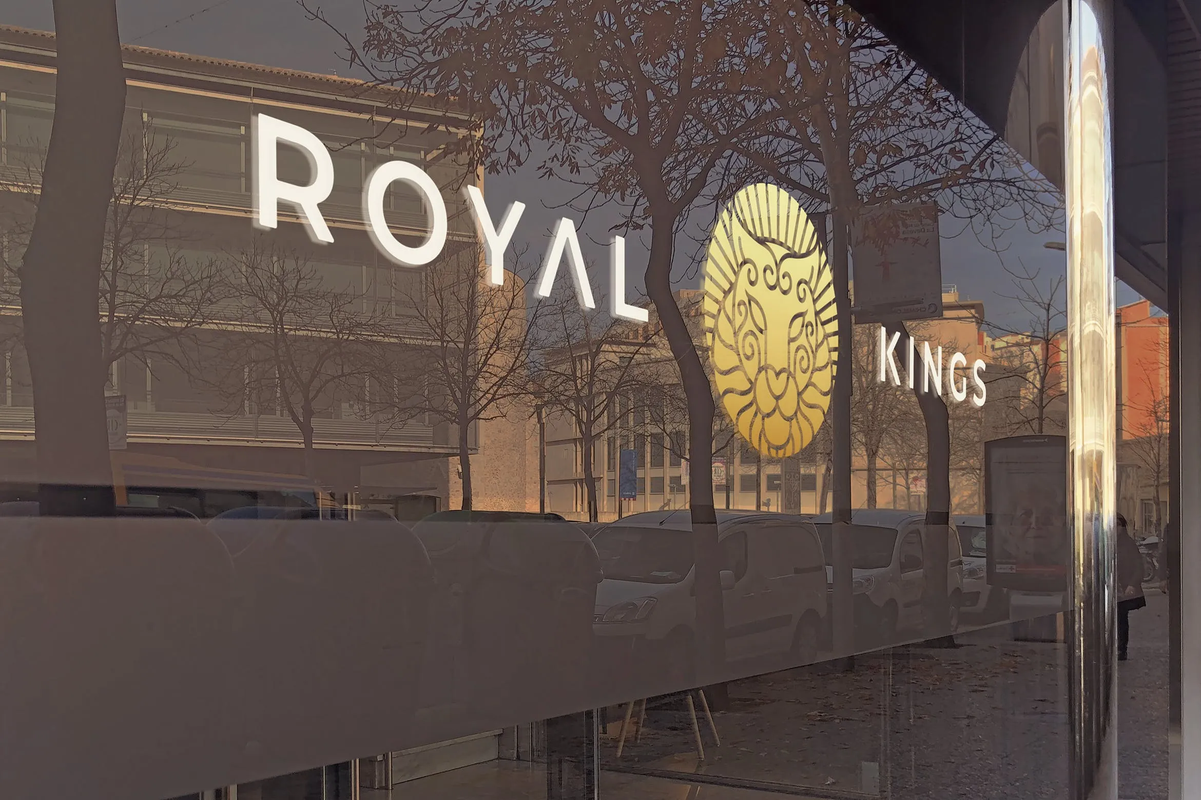 玻璃外墙Logo徽标全景展示效果图样机像素设计精选 Panoramic Glass Logo Mockup