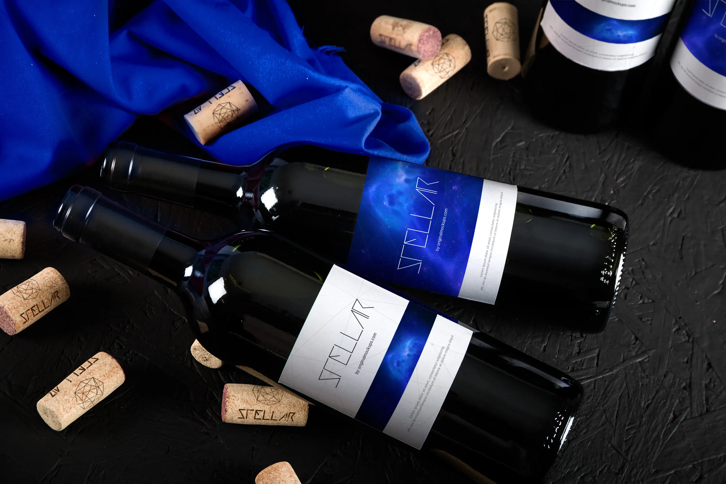 葡萄酒洋酒酒瓶外观标签设计图样机05 Wine Bottle Mockup 05