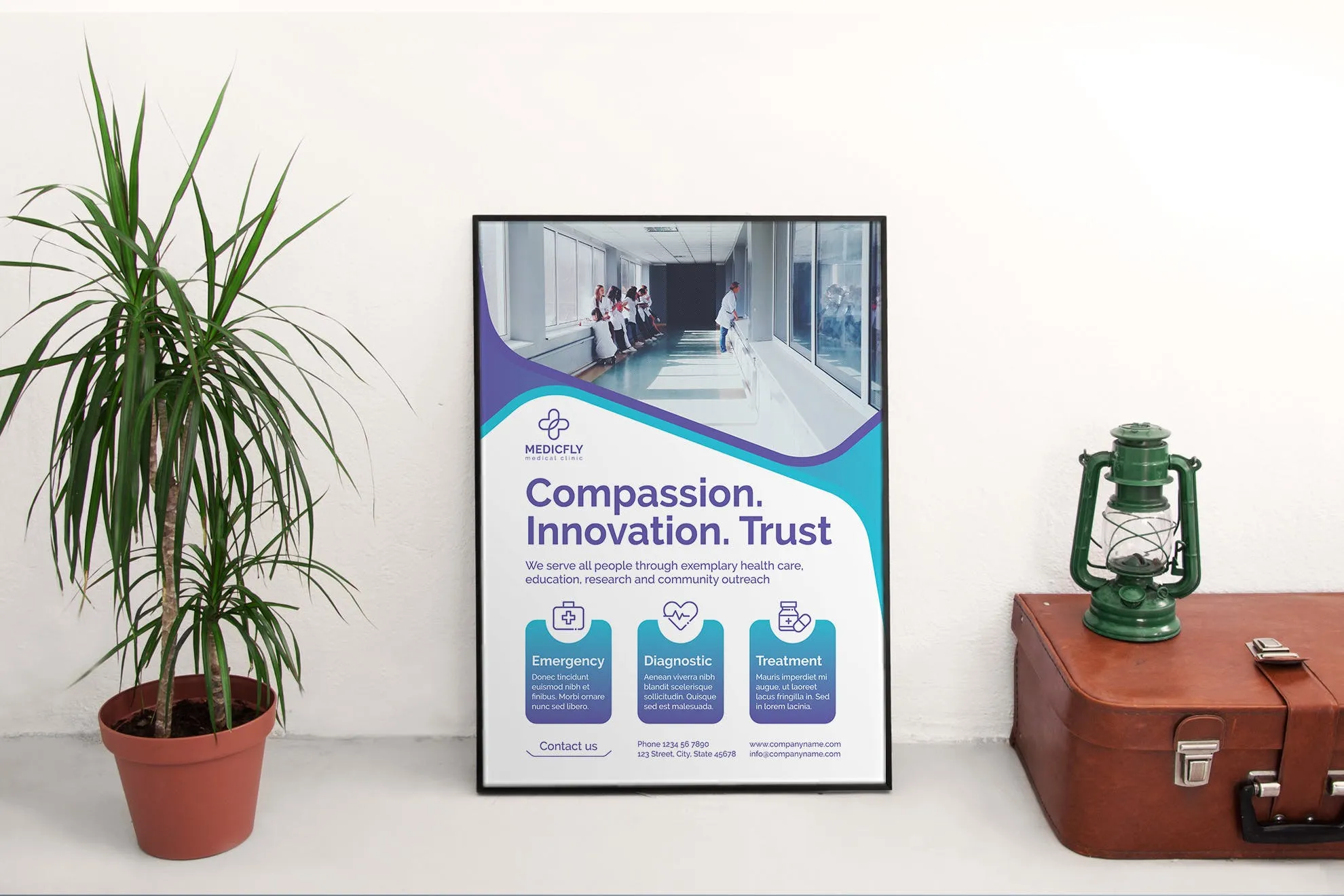 私人诊所/医院简介海报设计模板 Medical Clinic Poster插图(2)