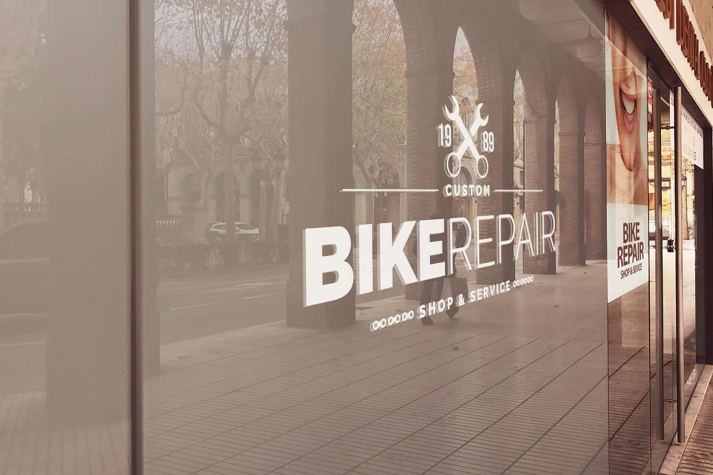 商铺玻璃门Logo店招效果图样机素材库精选1 Shop Glass Logo Mockup插图