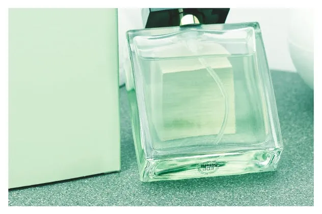 香水外观设计样机模板 Perfume Mockup插图(9)