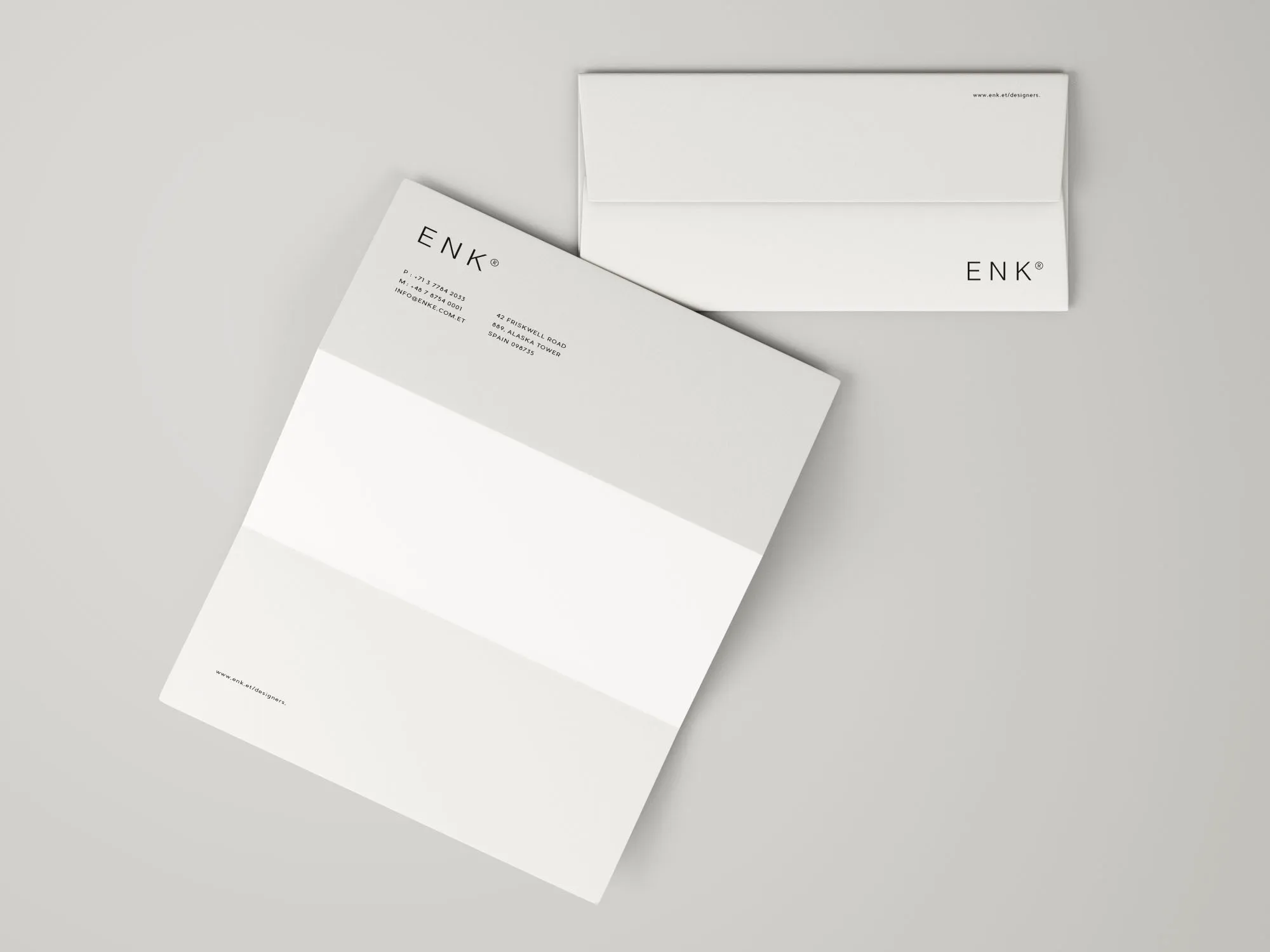 企业信封和A4信纸信头设计图样机 Envelope and A4 Folded Letterhead Mockup