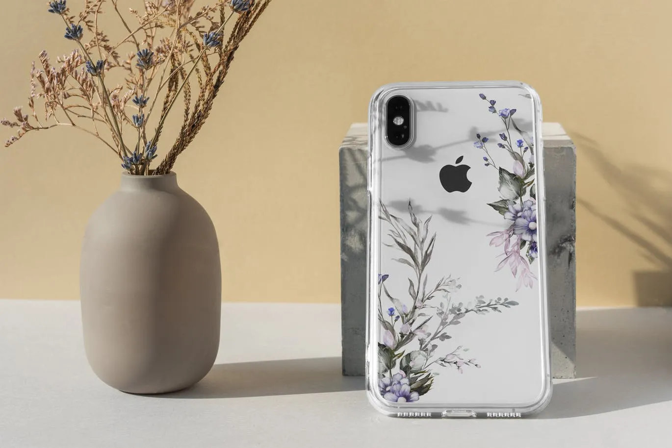 iPhone手机透明保护壳外观设计样机模板 iPhone Clear Case Mock-Up’s插图(4)