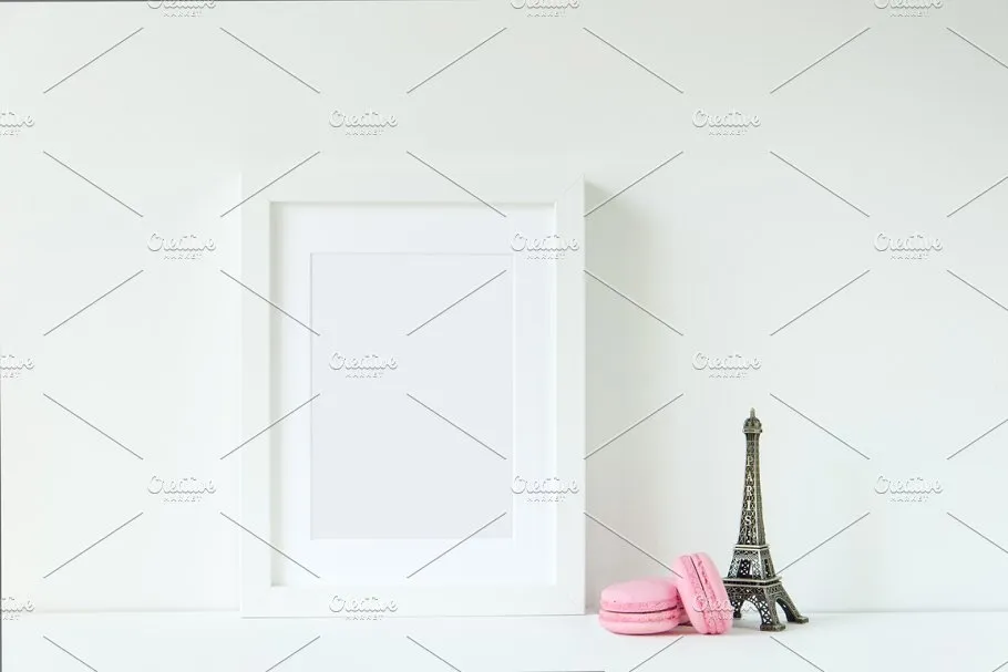巴黎铁塔装饰白色相框画框样机 Paris white frame mockup插图
