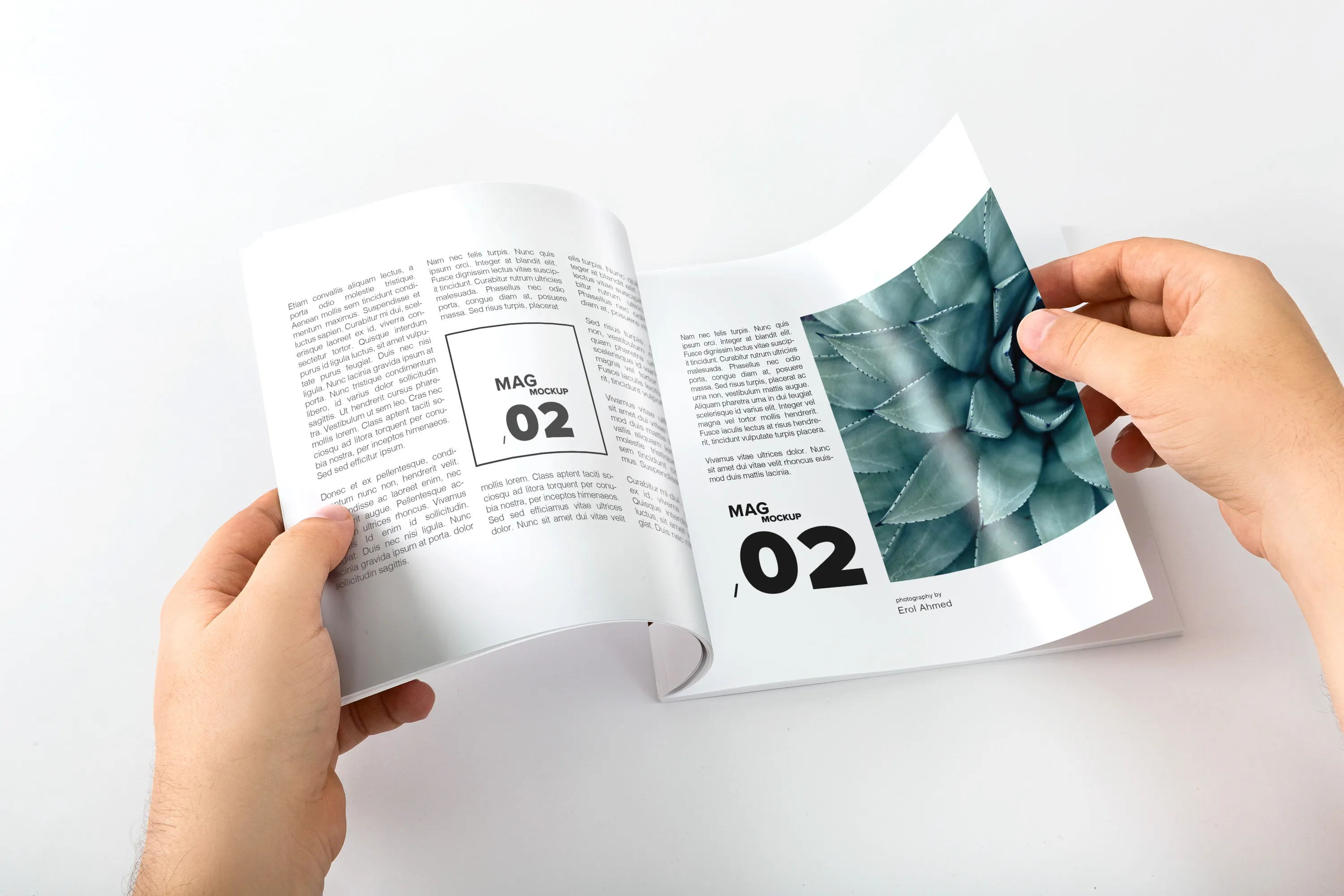 方形杂志内页版式设计样机模板 Square Magazine Opening Mockup插图