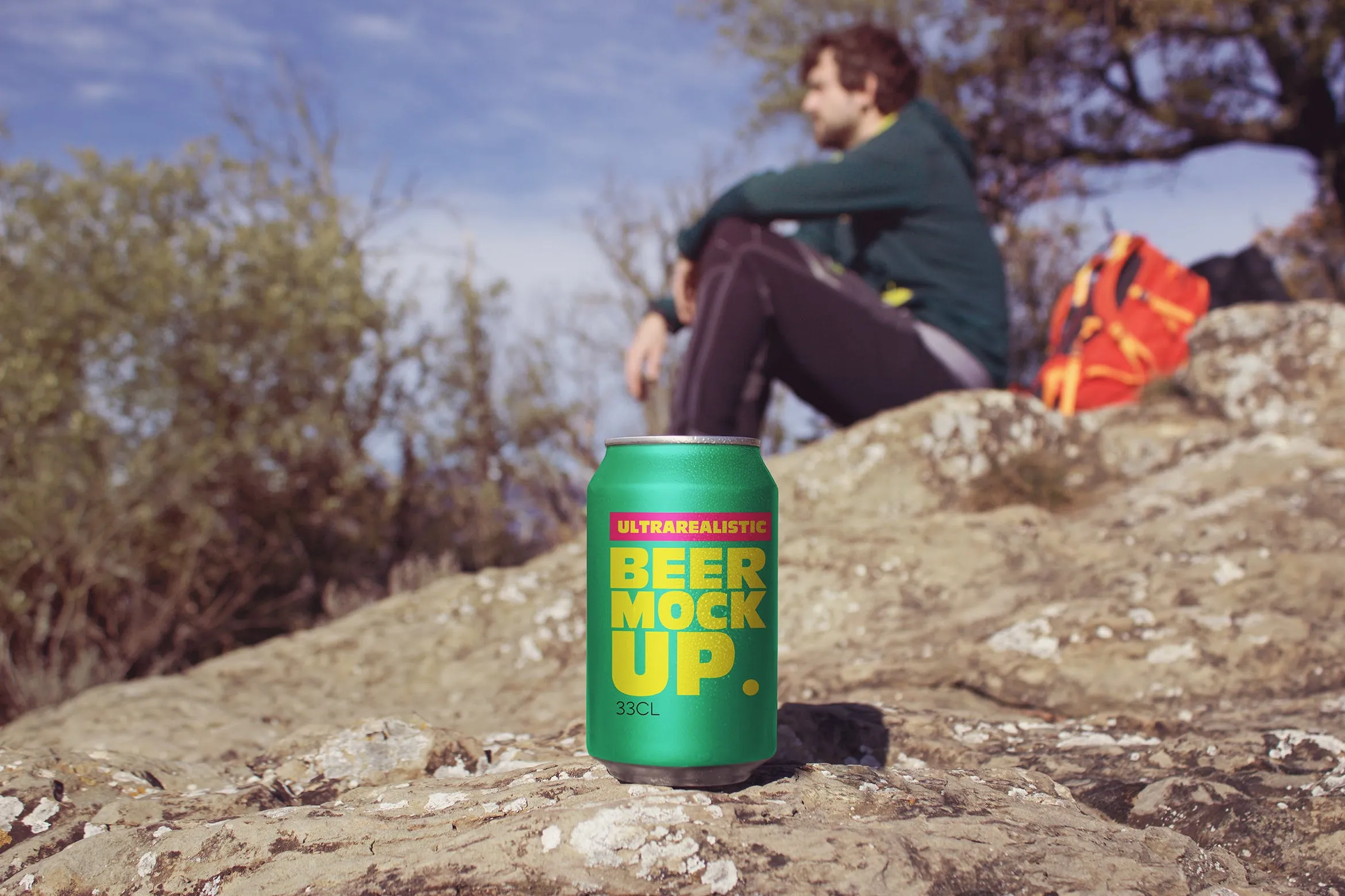 啤酒易拉罐野外拍摄场景像素设计精选1 Trekking Beer Can Mockup
