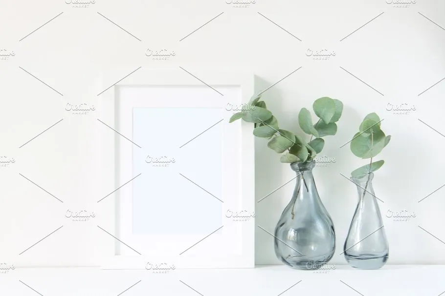 经典插花场景白色相框画框样机 White frame mockup
