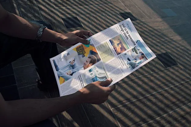 新闻报刊排版设计效果图样机模板 Newspaper PSD Mockups插图(1)