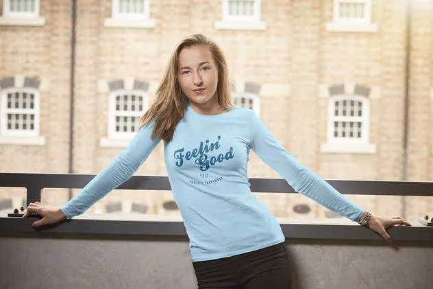 实景拍摄女款T恤模特上身效果样机模板 Crew Neck T-shirt Mock-up Female Version插图(1)