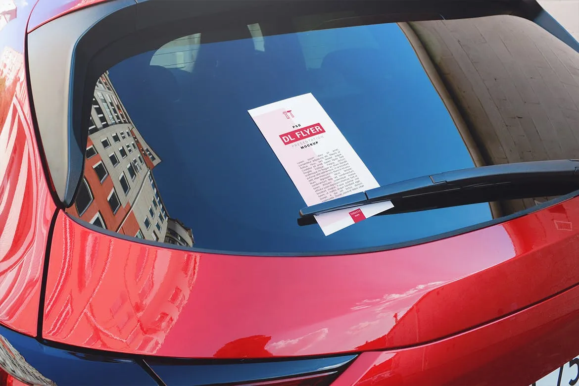 手持DL传单设计效果预览样机模板 DL Flyer In Hand Mockup插图(6)