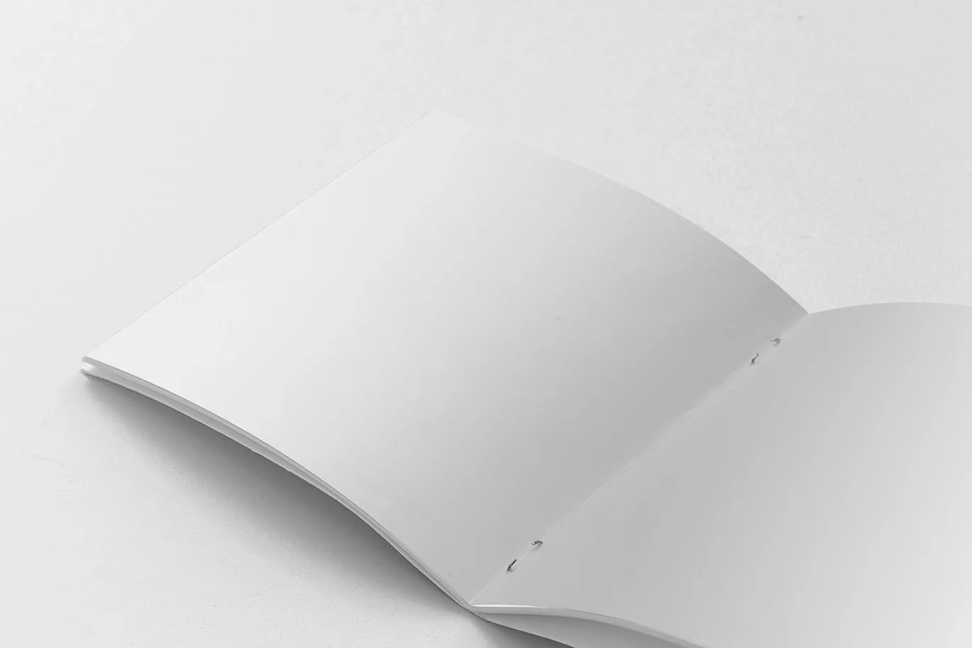 方形画册产品手册左页特写效果图样机素材库精选 Square Brochure Mockup Closeup on Left Page插图(1)