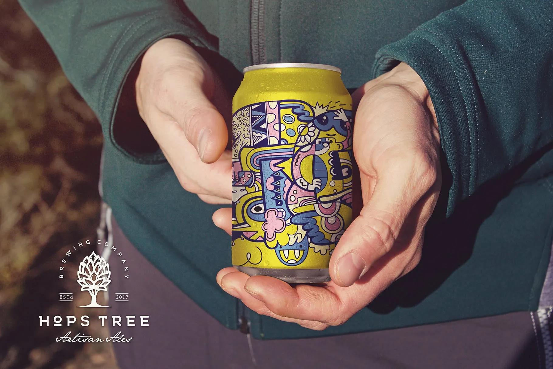 啤酒易拉罐包装外观设计图素材库精选 Snuggled up Beer Can Mockup插图(1)