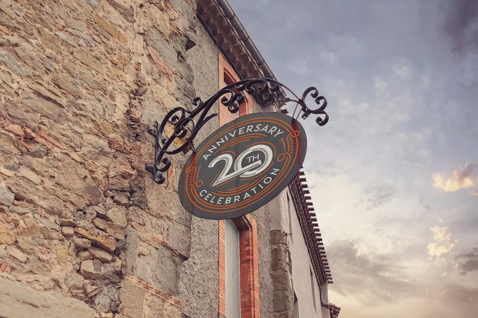 店铺铁架店铺招牌设计效果预览样机模板 Wrought Iron Signboard Mockup插图(1)