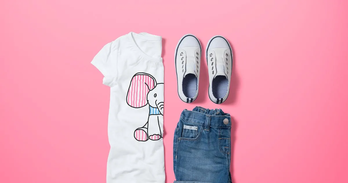 女生圆领印花T恤设计展示样机素材库精选模板 Crew Neck T-shirt Mock-up Girls Version插图