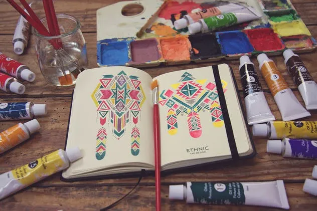 水彩画创作画室场景袖珍笔记本样机模板v4 Pocket Notebook Vertical插图(1)