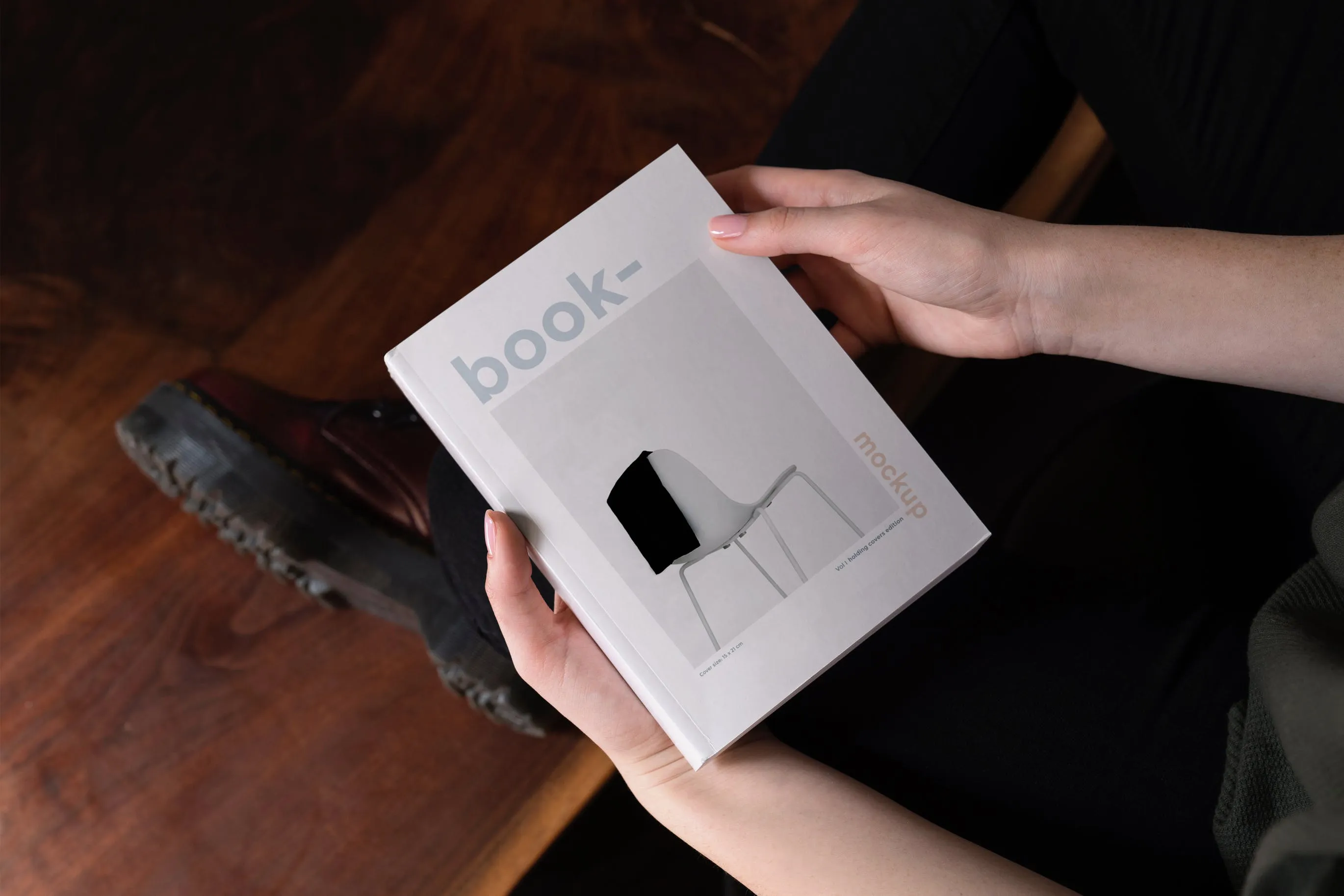 图书封面设计手持预览图样机模板01 Book Mockups vol01