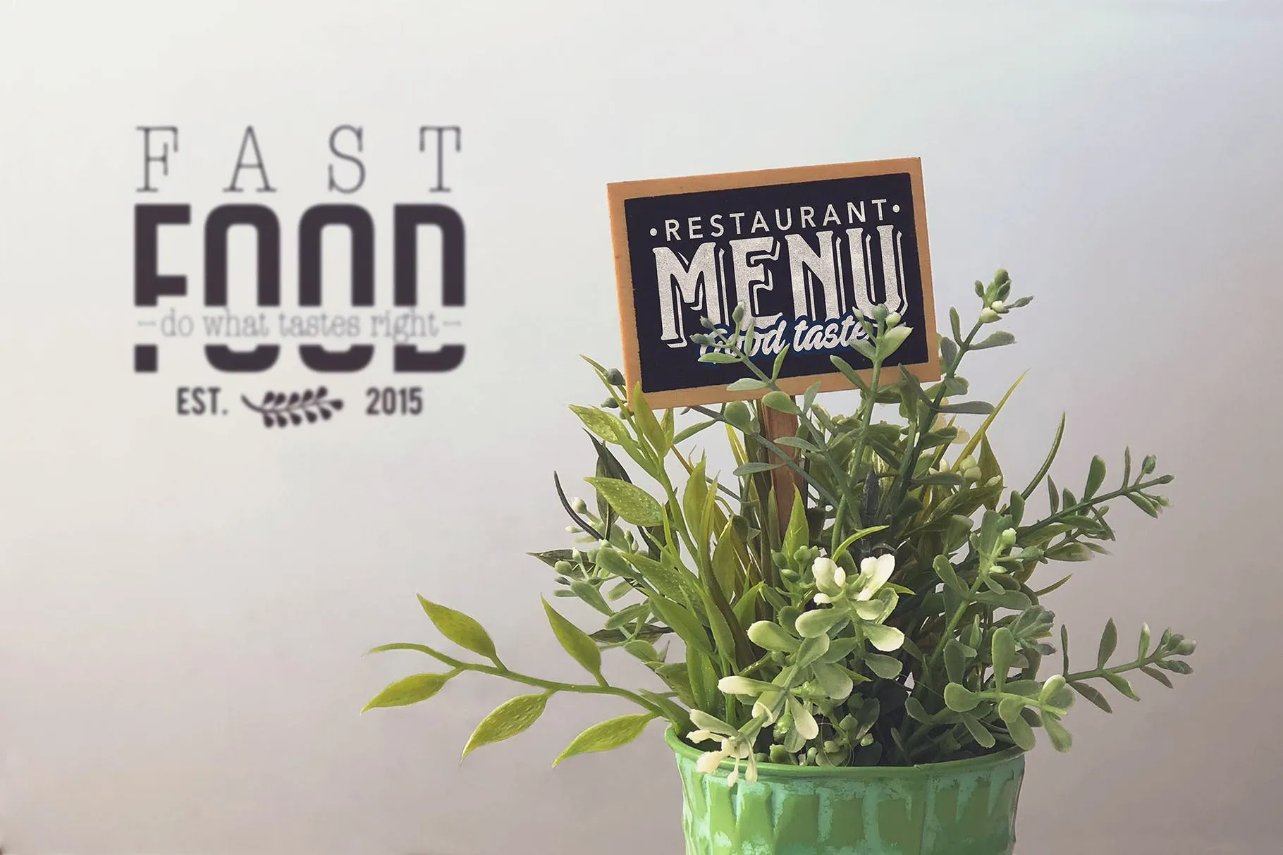 盆栽背景Logo/店招/商标设计效果图样机 Mini Slate Mockup插图(1)