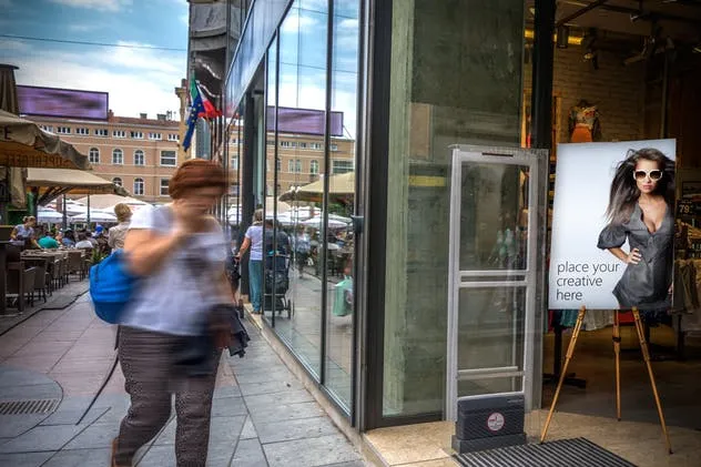 户外广告灯箱广告样机模板合集第二弹 Advertising Space Mock-up Bundle 02插图(4)