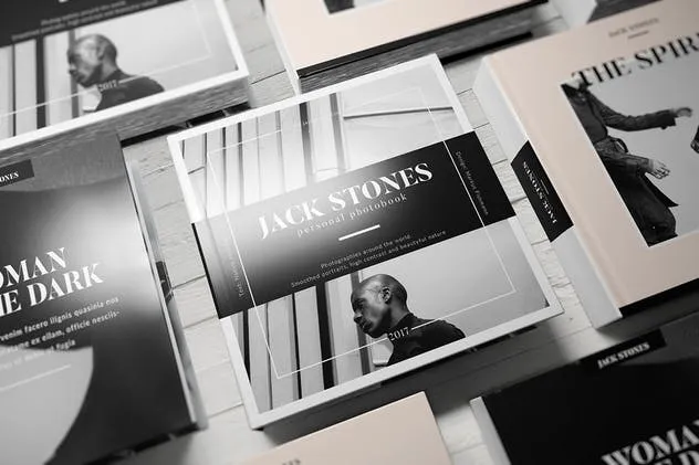 方形精装封面宣传册产品画册样机模板 Square Book Mockup插图(9)