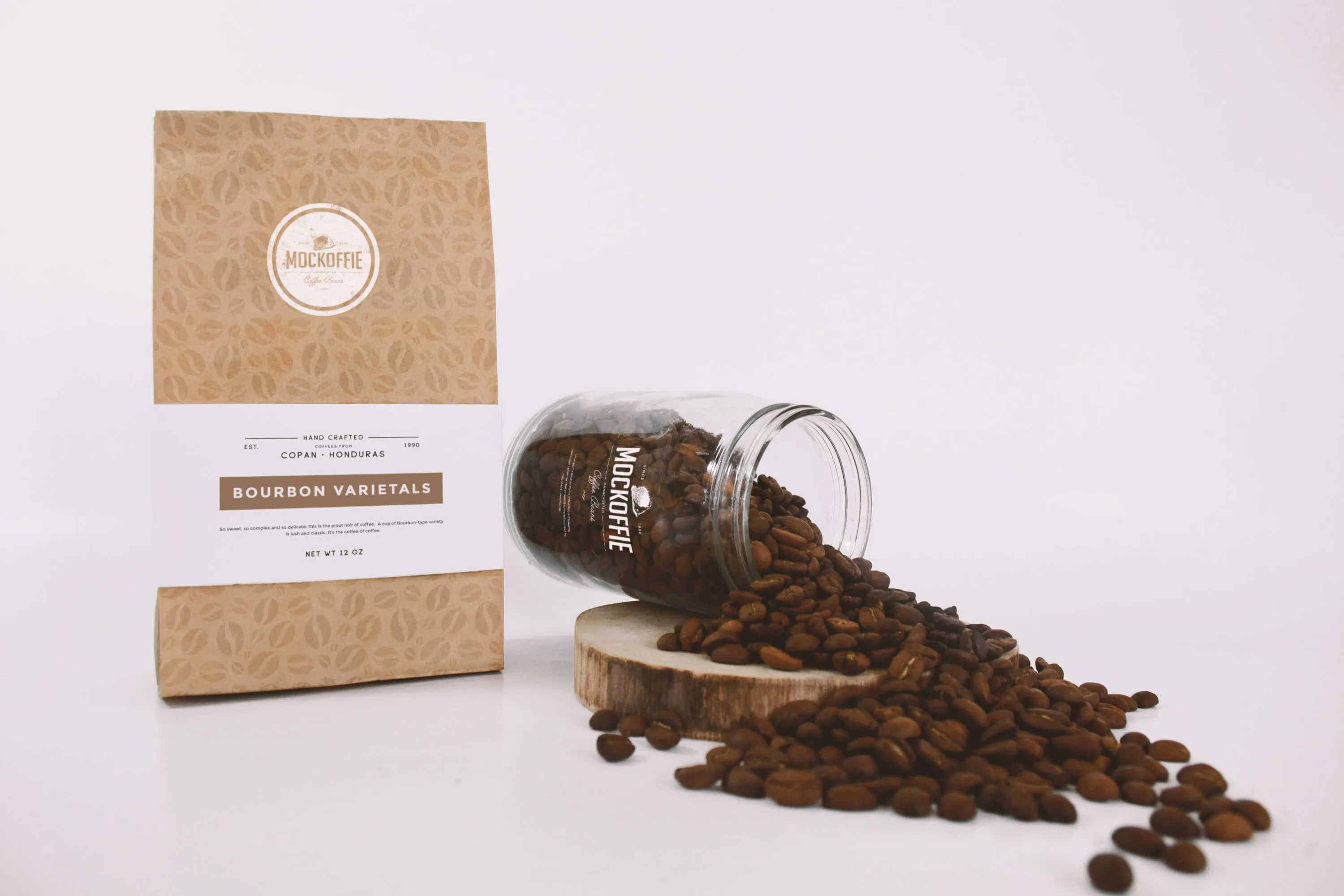 咖啡豆包装袋amp;玻璃存储罐样机模板 Coffee Bag and Glass Jar Mockup