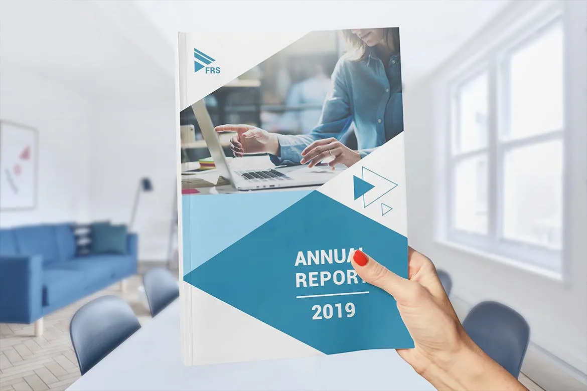 图书/产品手册内页排版设计效果样机模板 Book / Catalog In Hand Mockup插图(4)