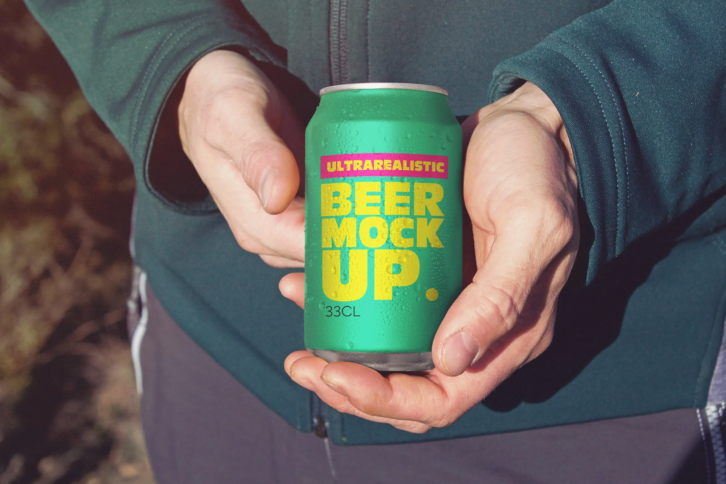 啤酒易拉罐包装外观设计图像素设计精选 Snuggled up Beer Can Mockup