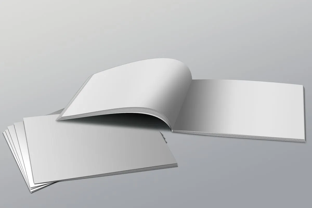 逼真横向规格宣传册企业画册样机 Realistic Landscape Brochure Mockups