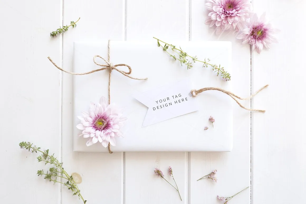 礼品包装标签样机 Gift tag mockup – styled stock image插图