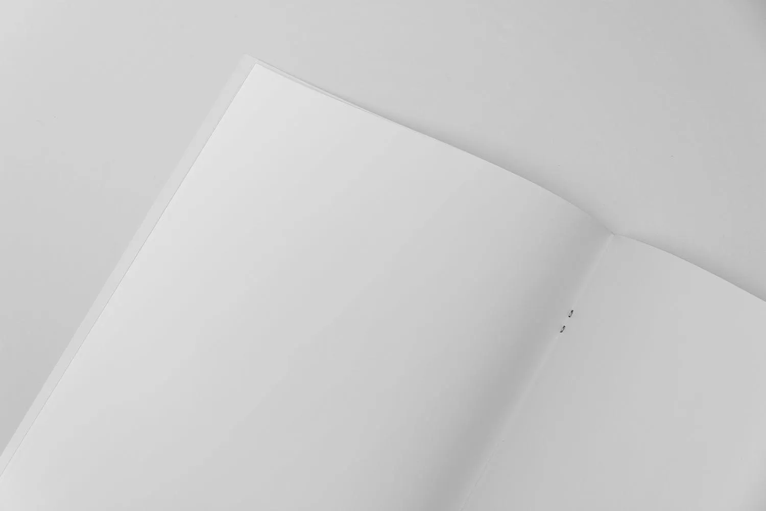 A4尺寸企业/品牌宣传册内页特写样机素材库精选模板 A4 Brochure Page Closeup Mockup插图(1)