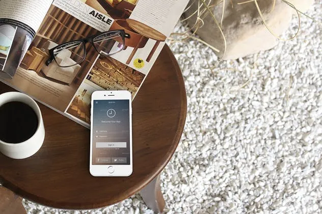 iPhone现实场景APP应用界面设计样机模板 Hand Held Devices Mock-Up插图(4)