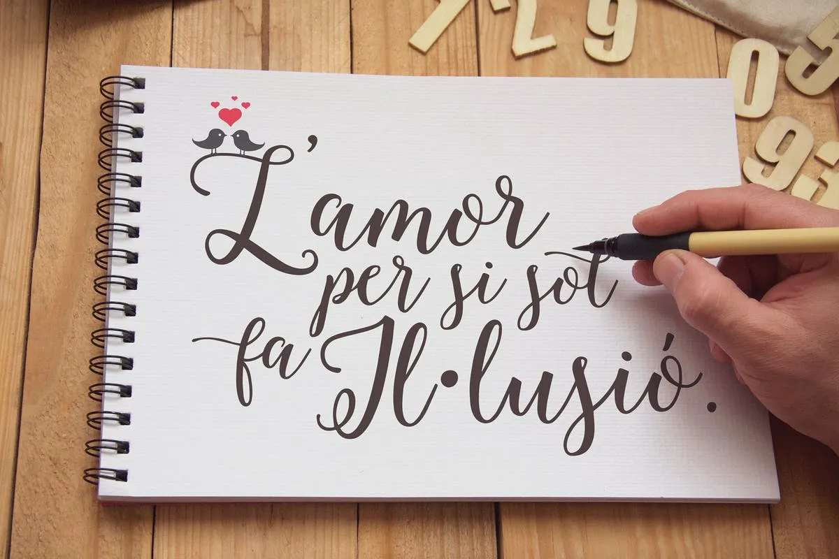 绘画本艺术绘画创作预览样机像素设计精选模板 Sketchbook Drawing