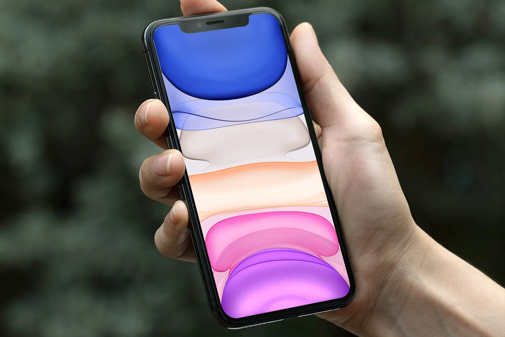 手持iPhone 11 Pro实物手机样机模板 iPhone 11 Pro Mockup