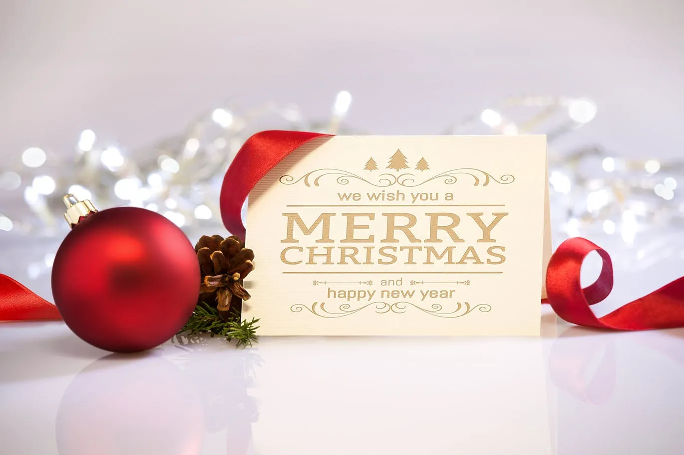 简约优雅风格圣诞节贺卡设计图样机素材库精选模板v1 Clean and Elegant Christmas Greetings Mock-up #1插图