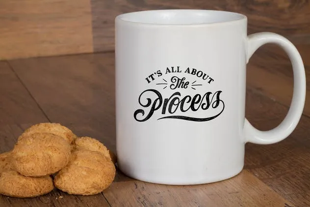 白色陶瓷杯马克杯印花图案展示素材库精选模板 Table Mug Mock Up插图(1)