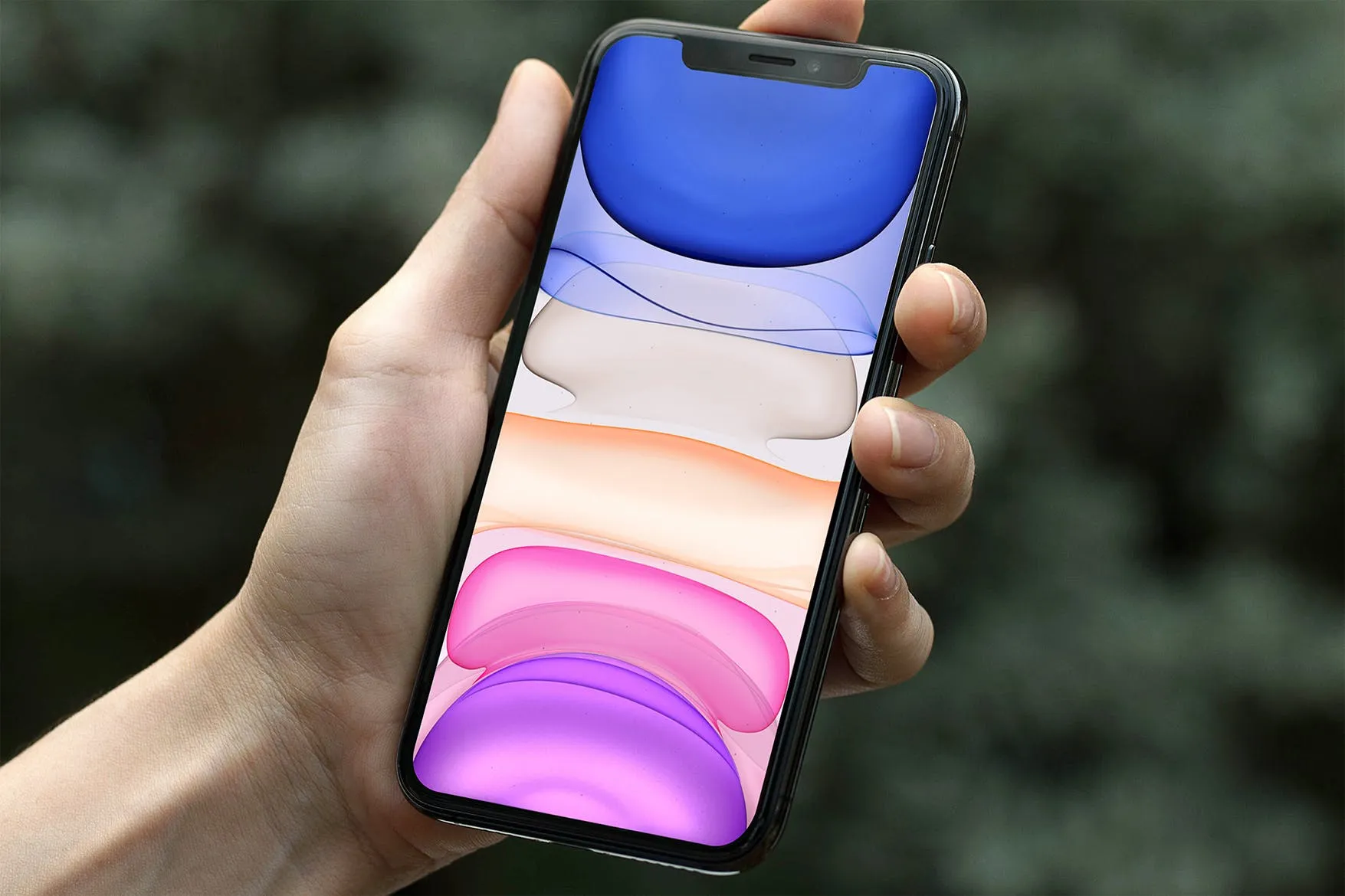 手持iPhone 11 Pro实物手机样机模板 iPhone 11 Pro Mockup插图(3)
