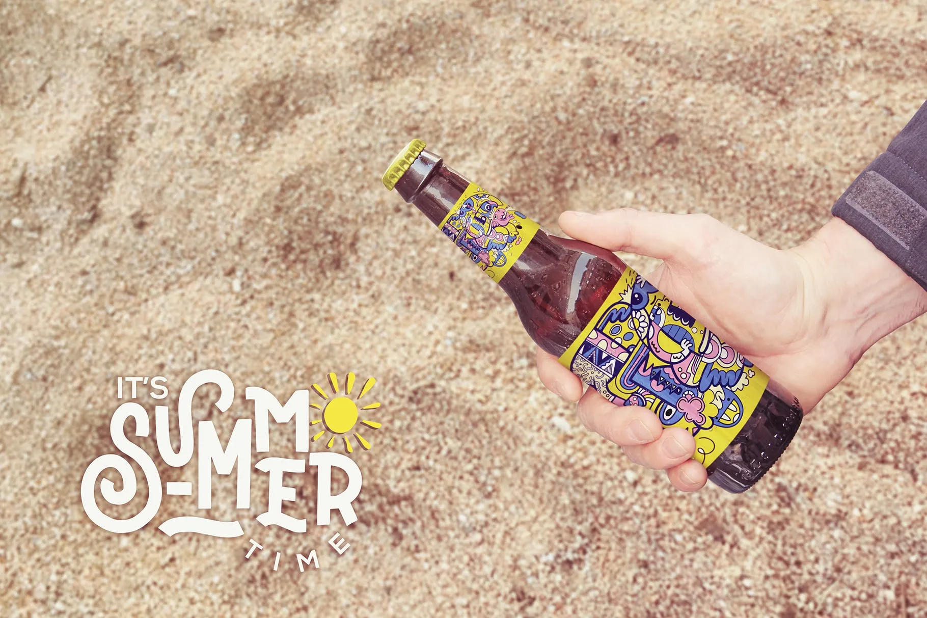 手持啤酒瓶素材库精选模板 Get Beer Bottle Mockup插图(3)